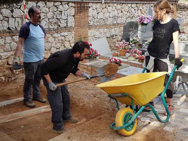 Comienza la segunda búsqueda de los restos de Timoteo Mendieta en el cementerio de Guadalajara por parte de la Asociación para la recuperación de la memoria histórica: Segundo intento para localizar los restos de Timoteo Mendieta Comienza la segunda búsqueda de los restos de Timoteo Mendieta en el cementerio de Guadalajara por parte de la Asociación para la recuperación de la memoria histórica: Segundo intento para localizar los restos de Timoteo Mendieta