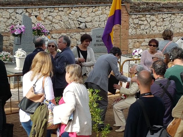 Comienza la segunda búsqueda de los restos de Timoteo Mendieta en el cementerio de Guadalajara por parte de la Asociación para la recuperación de la memoria histórica: Segundo intento para localizar los restos de Timoteo Mendieta Comienza la segunda búsqueda de los restos de Timoteo Mendieta en el cementerio de Guadalajara por parte de la Asociación para la recuperación de la memoria histórica: Segundo intento para localizar los restos de Timoteo Mendieta