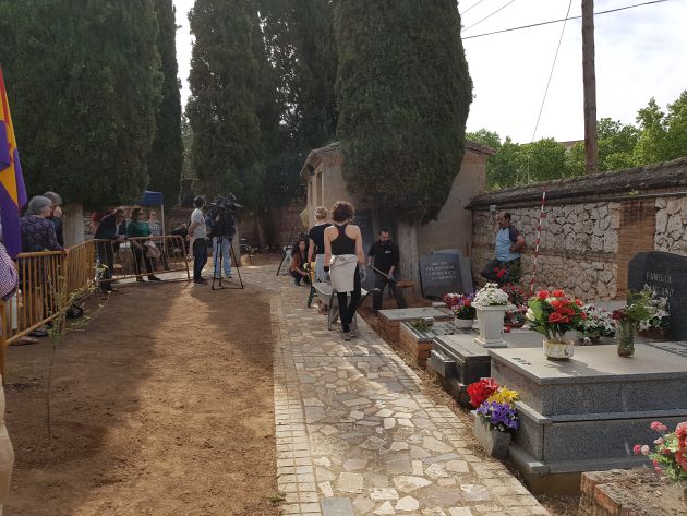 Comienza la segunda búsqueda de los restos de Timoteo Mendieta en el cementerio de Guadalajara por parte de la Asociación para la recuperación de la memoria histórica: Segundo intento para localizar los restos de Timoteo Mendieta Comienza la segunda búsqueda de los restos de Timoteo Mendieta en el cementerio de Guadalajara por parte de la Asociación para la recuperación de la memoria histórica: Segundo intento para localizar los restos de Timoteo Mendieta