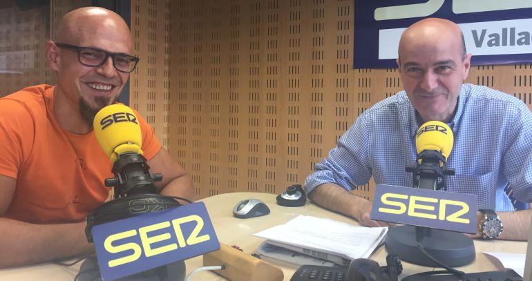 César Pérez Gellida (i), en los estudios de la SER César Pérez Gellida (i), en los estudios de la SER