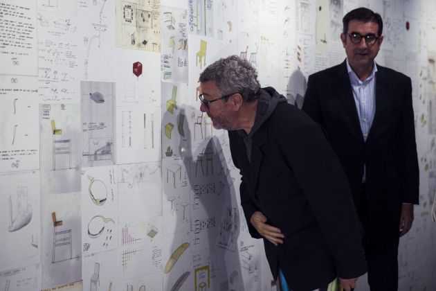 El diseñador Philippe Starck (i) junto al director del Centre Pompidou Málaga, José María Luna, recorren la nueva exposición de este museo que reúne más de 4.000 dibujos y croquis que se exponen por primera vez al público , y una treintena de objetos del artista francés, entre ellos el famoso exprimidor "Juicy Salif" El diseñador Philippe Starck (i) junto al director del Centre Pompidou Málaga, José María Luna, recorren la nueva exposición de este museo que reúne más de 4.000 dibujos y croquis que se exponen por primera vez al público , y una treintena de objetos del artista francés, entre ellos el famoso exprimidor "Juicy Salif"