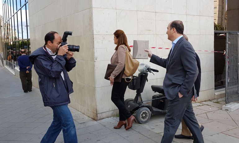 El concejal del PP de Granada Juan García Montero a su salida de los juzgados tras declarar por el "caso Serrallo" El concejal del PP de Granada Juan García Montero a su salida de los juzgados tras declarar por el "caso Serrallo"