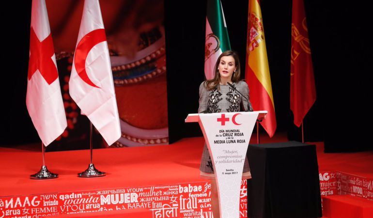 La reina de España, doña Letizia, clausura la gala anual de la Cruz Roja y la Media Luna Roja, celebrada este jueves en el Teatro de la Maestranza de Sevilla La reina de España, doña Letizia, clausura la gala anual de la Cruz Roja y la Media Luna Roja, celebrada este jueves en el Teatro de la Maestranza de Sevilla