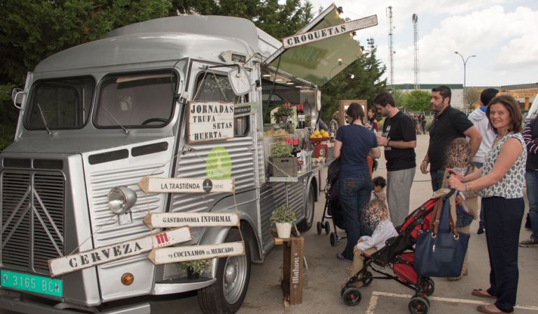 En estas originales fugonetas podemos degustar las últimas tendencias gastronómicas en cómida rápida y pasarlo bien en familia En estas originales fugonetas podemos degustar las últimas tendencias gastronómicas en cómida rápida y pasarlo bien en familia
