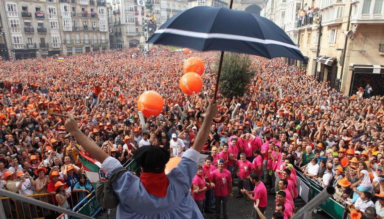 Vitoria prohíbe las botellas de vidrio en la bajada de Celedón Vitoria prohíbe las botellas de vidrio en la bajada de Celedón