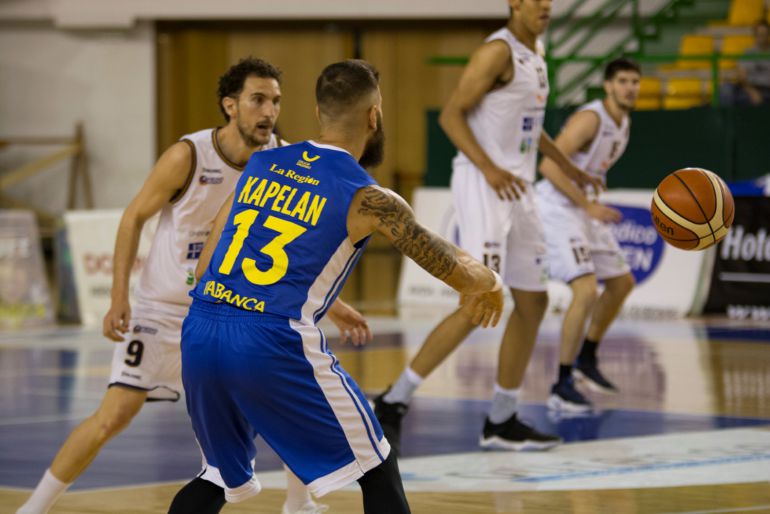 Mal partido y derrota del Club Ourense Baloncesto, en el Pazo frente a Oviedo por 39 a 73. Mal partido y derrota del Club Ourense Baloncesto, en el Pazo frente a Oviedo por 39 a 73.