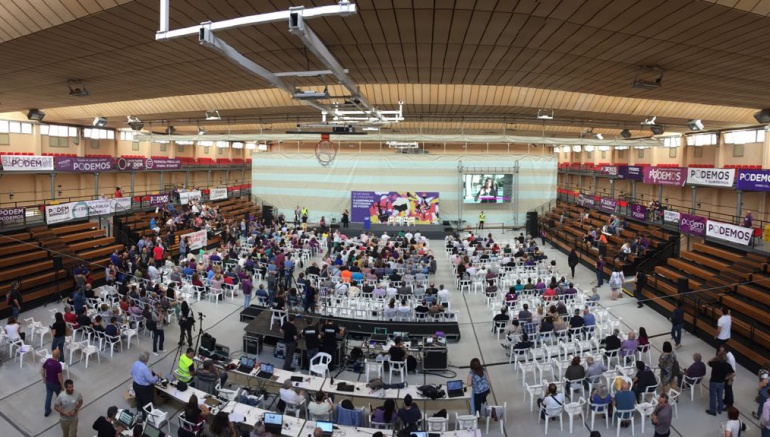 El polideportivo del Cabanyal durante la asamblea El polideportivo del Cabanyal durante la asamblea