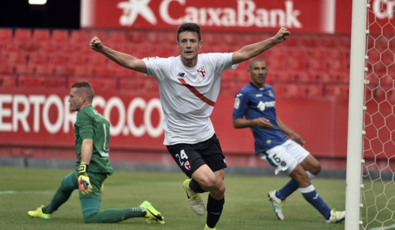 Marc Gual (24) celebra uno de los dos goles que anotó ante el Getafe, ante la mirada de 'Cata Díaz' y 'Alberto' Marc Gual (24) celebra uno de los dos goles que anotó ante el Getafe, ante la mirada de 'Cata Díaz' y 'Alberto'