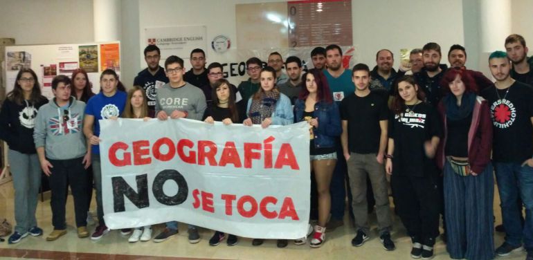 El Colegio de Geógrafos recurre en los tribunales la supresión de
de Geografía El Colegio de Geógrafos recurre en los tribunales la supresión de
de Geografía