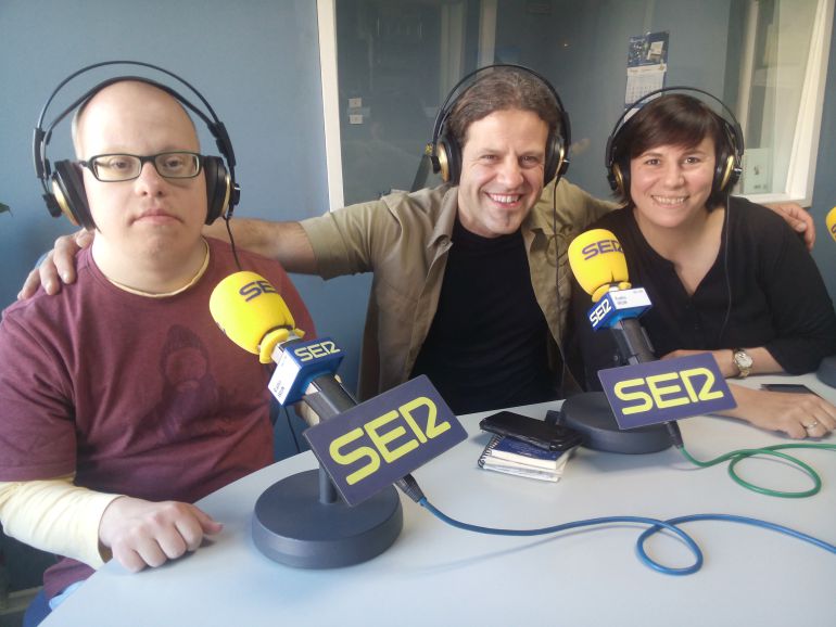 Javi, Luisma y Verónica en Radio Irun para hablar de Pauso Berriak.