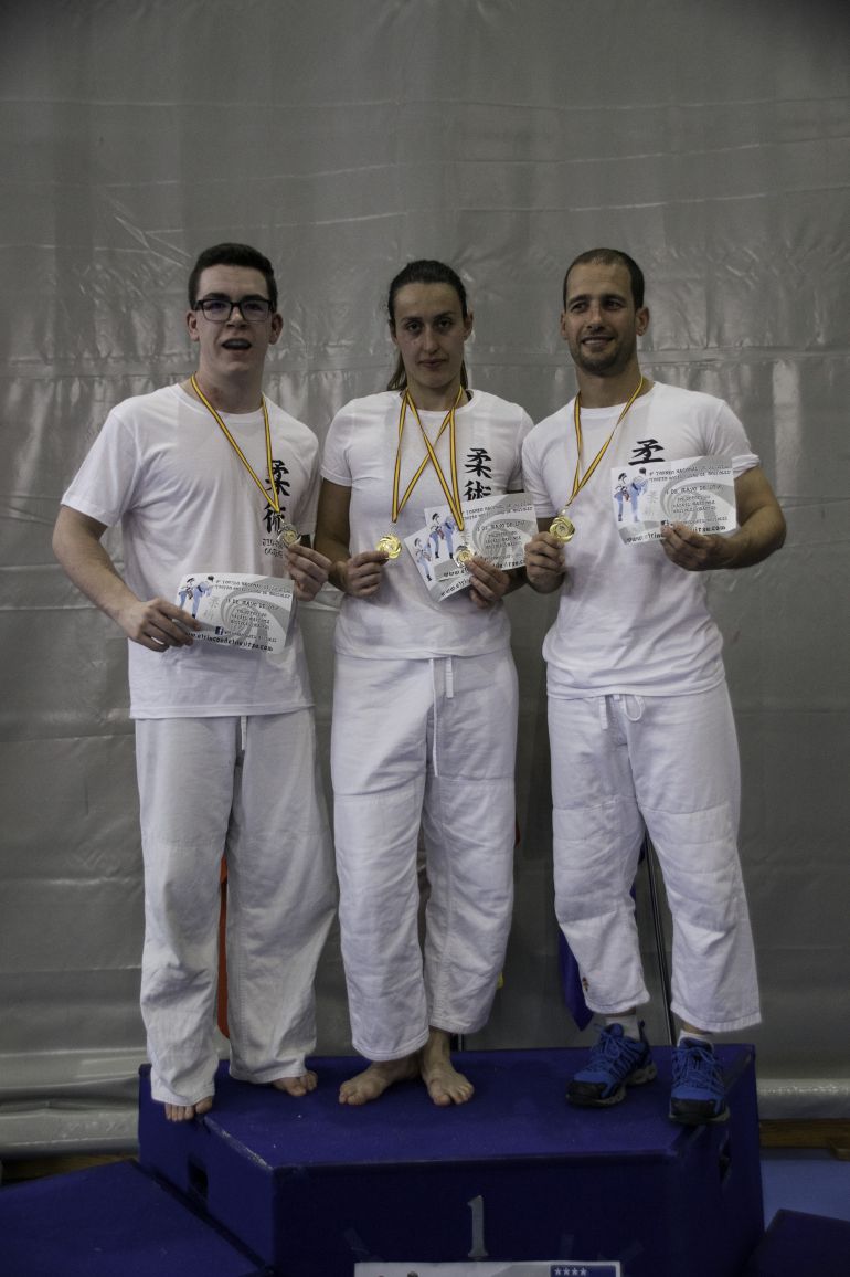 Felipe, Tamara y Rubén, del Marbel, con sus medallas en el Torneo de Móstoles de Jiu Jitsu Felipe, Tamara y Rubén, del Marbel, con sus medallas en el Torneo de Móstoles de Jiu Jitsu