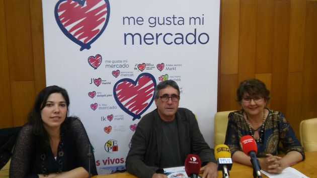 Laura Sánchez, arquitecta, Vicente Deltell, edil de Mercados y Delia Pariente, Técnico de Mercasa presentan el proyecto Laura Sánchez, arquitecta, Vicente Deltell, edil de Mercados y Delia Pariente, Técnico de Mercasa presentan el proyecto