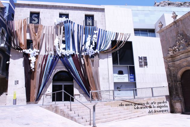 Fachada del MACA adornada para conmemorar el Día Internacional de los Museos Fachada del MACA adornada para conmemorar el Día Internacional de los Museos
