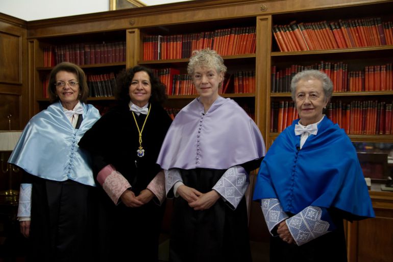 La rectora de la UGR, Pilar Aranda (de negro), junto a Susan Tufts Fiske, María Josefa Yzuel y Aziza Bennani, nuevas doctoras Honoris Causa por la Universidad de Granada La rectora de la UGR, Pilar Aranda (de negro), junto a Susan Tufts Fiske, María Josefa Yzuel y Aziza Bennani, nuevas doctoras Honoris Causa por la Universidad de Granada
