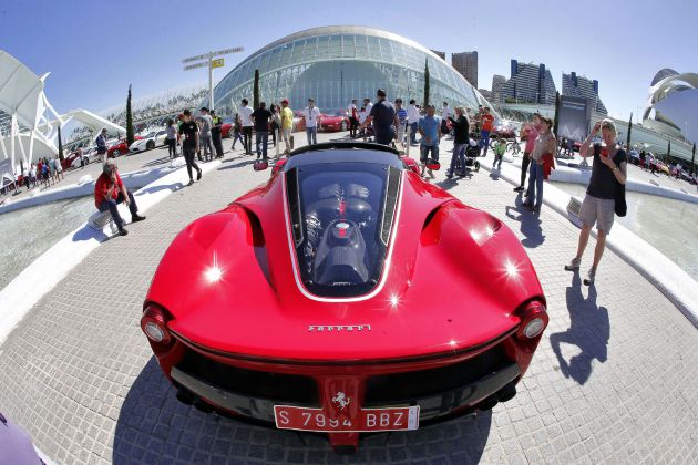 Ferrari conmemora su 70 aniversario con un desfile de coches en Valencia Ferrari conmemora su 70 aniversario con un desfile de coches en Valencia