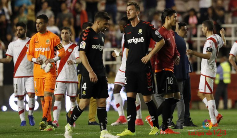 Els jugadors del Nàstic decebuts després de perdre contra el Rayo. Els jugadors del Nàstic decebuts després de perdre contra el Rayo.