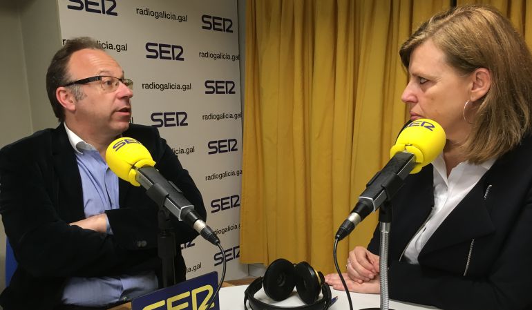 El fiscal Antonio Roma con Aida Pena en los estudios de Radio Galicia El fiscal Antonio Roma con Aida Pena en los estudios de Radio Galicia