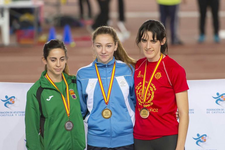 La abulense Andrea Jiménez, en el centro, correrá en Ávila, representando a la Selección Española La abulense Andrea Jiménez, en el centro, correrá en Ávila, representando a la Selección Española