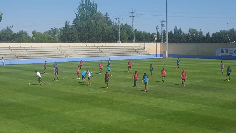 El vestuario del Alba sólo tiene el ascenso en mente El vestuario del Alba sólo tiene el ascenso en mente