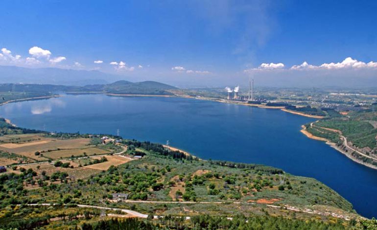 Vistas del embalse de Bárcena desde el Mirador de la Virgen de la Peña en Congosto Vistas del embalse de Bárcena desde el Mirador de la Virgen de la Peña en Congosto