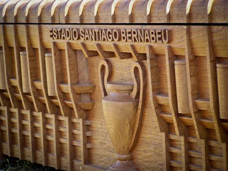 Detalle del ataúd con forma del estadio Santiago Bernabéu Detalle del ataúd con forma del estadio Santiago Bernabéu