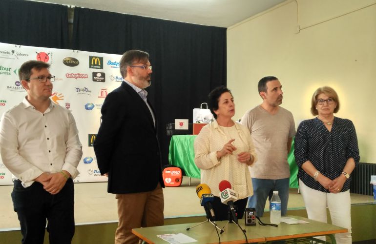 El alcalde de Plasencia (Centro izquierda) y la concejala de educación (Derecha) junto a la directora, jefe de estudios y ampa del colegio Ramón y Cajal El alcalde de Plasencia (Centro izquierda) y la concejala de educación (Derecha) junto a la directora, jefe de estudios y ampa del colegio Ramón y Cajal