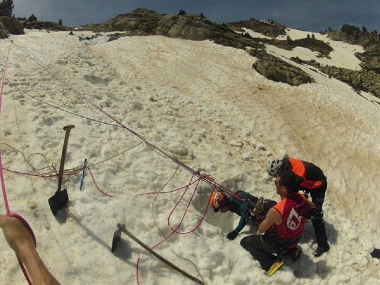 Miembros del GREIM trabajan en el rescate de Benasque Miembros del GREIM trabajan en el rescate de Benasque