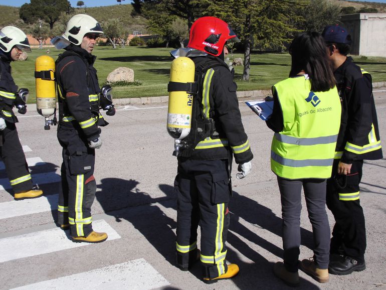 Aguas de Albacete realiza una práctica de simulacro de fuga de cloro de gas Aguas de Albacete realiza una práctica de simulacro de fuga de cloro de gas
