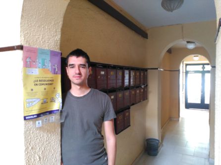 Javier Gil y su comunidad de vecinos participan en el proyecto 'La Escalera'. Javier Gil y su comunidad de vecinos participan en el proyecto 'La Escalera'.