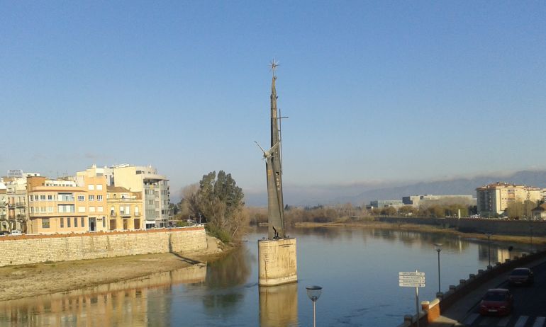 El monument de la Batalla de l'Ebre de Tortosa. El monument de la Batalla de l'Ebre de Tortosa.