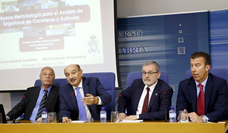 De izquierda a derecha, Enrique Castillo, José María Mazón, Ángel Pazos y Javier Pérez en la presentación del programa. De izquierda a derecha, Enrique Castillo, José María Mazón, Ángel Pazos y Javier Pérez en la presentación del programa.