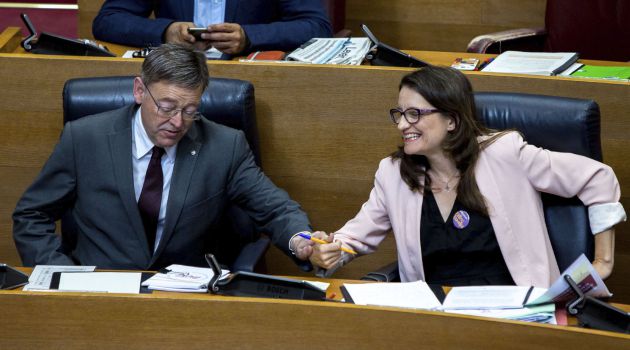El president de la Generalitat, Ximo Puig, y la vicepresidenta del Consell, Mónica Oltra, durante el pleno de Les Corts Valencianes donde se ha informado sobre el nuevo modelo residencial de infancia y adolescencia en situación de desprotección El president de la Generalitat, Ximo Puig, y la vicepresidenta del Consell, Mónica Oltra, durante el pleno de Les Corts Valencianes donde se ha informado sobre el nuevo modelo residencial de infancia y adolescencia en situación de desprotección