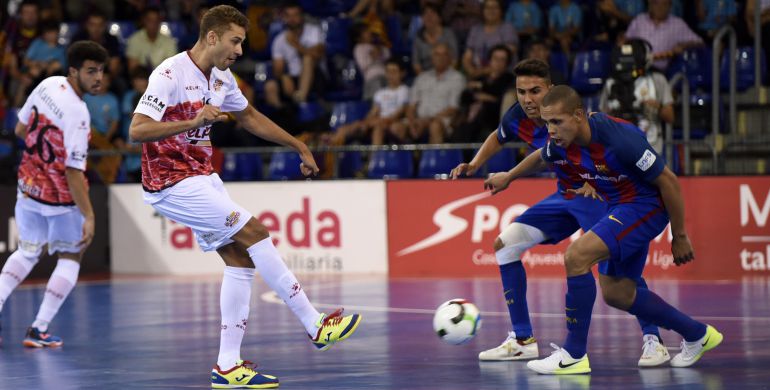 El Barça responde y ElPozo se jugará el pase a la final el sábado en el Palacio El Barça responde y ElPozo se jugará el pase a la final el sábado en el Palacio