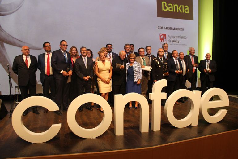 Foto de familia de los premiados Foto de familia de los premiados