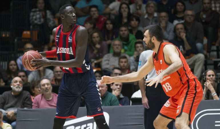 Ilimane Diop ante Rafa Martínez. Ilimane Diop ante Rafa Martínez.