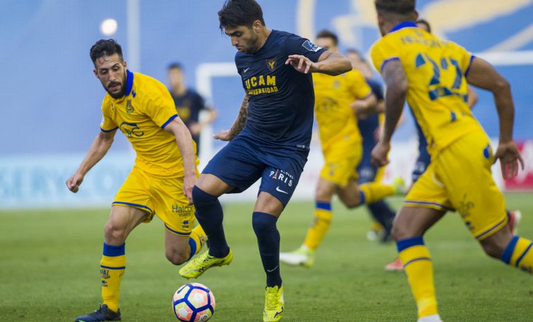 El UCAM se mete en un lío y se jugará la salvación en una jornada de infarto El UCAM se mete en un lío y se jugará la salvación en una jornada de infarto