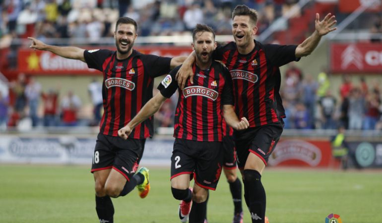 Atienza, Benito i Máyor celebren el segon gol del Reus. Atienza, Benito i Máyor celebren el segon gol del Reus.