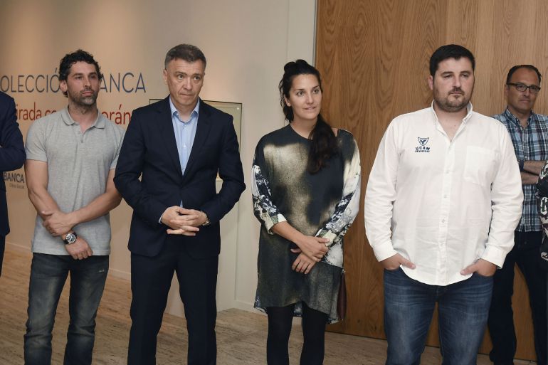 El piragüista David Cal (d) durante la primera jornada del I Foro Internacional del Deporte Ciudad de León. El piragüista David Cal (d) durante la primera jornada del I Foro Internacional del Deporte Ciudad de León.