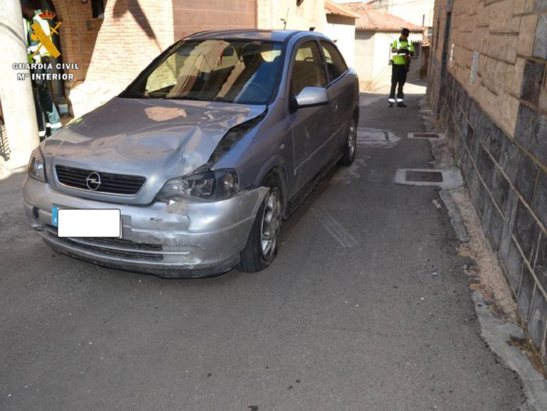 El conductor sufrió un accidente de circulación colisionando con un vehículo agrícola y una vivienda en Calatorao El conductor sufrió un accidente de circulación colisionando con un vehículo agrícola y una vivienda en Calatorao