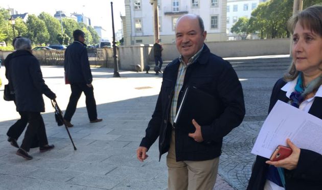 Liñares a su entrada a los juzgados Liñares a su entrada a los juzgados