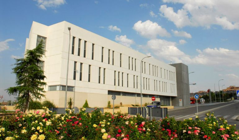 El Ayuntamiento asegura que legalmente debe abrir un concurso público para la gestión de la escuela El Ayuntamiento asegura que legalmente debe abrir un concurso público para la gestión de la escuela
