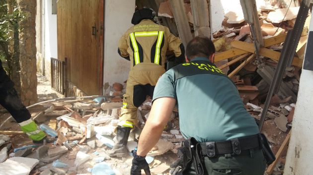 En el rescate intervienen Guardia Civil y Bomberos de la Diputación de Zaragoza, así como Protección Civil y personal sanitario En el rescate intervienen Guardia Civil y Bomberos de la Diputación de Zaragoza, así como Protección Civil y personal sanitario