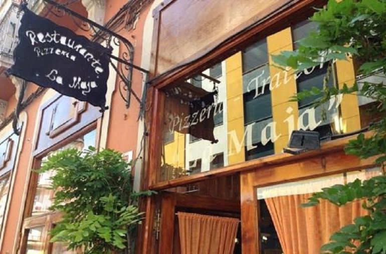 Entrada al restaurante La Maja, en Monforte de Lemos Entrada al restaurante La Maja, en Monforte de Lemos