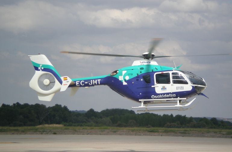 El trabajador herido fué trasladado en un helicóptero de Osakidetza al hospital Donostia El trabajador herido fué trasladado en un helicóptero de Osakidetza al hospital Donostia