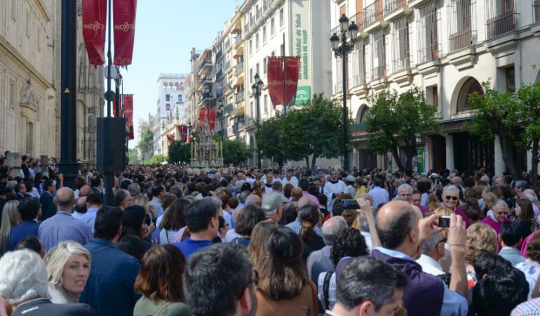 La Custodia de Arfe discurre por la Avenida de la Constitución en la Procesión del Corpus Christi del pasado año La Custodia de Arfe discurre por la Avenida de la Constitución en la Procesión del Corpus Christi del pasado año
