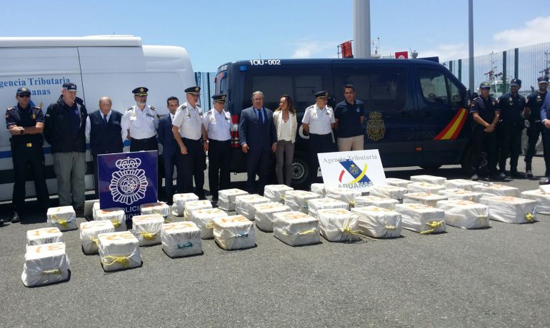 Interceptan un pesquero con 1.200 kilos de cocaína en aguas canarias Interceptan un pesquero con 1.200 kilos de cocaína en aguas canarias
