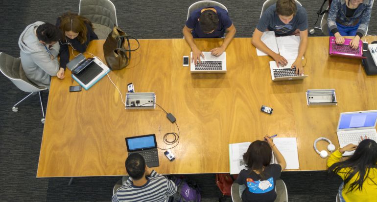Tres estudiants creen un cercador de problemes de selectivitat Tres estudiants creen un cercador de problemes de selectivitat