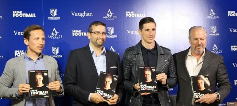 El albaceteño Mario Mancebo presenta libro sobre football en inglés con Fernando Torres El albaceteño Mario Mancebo presenta libro sobre football en inglés con Fernando Torres