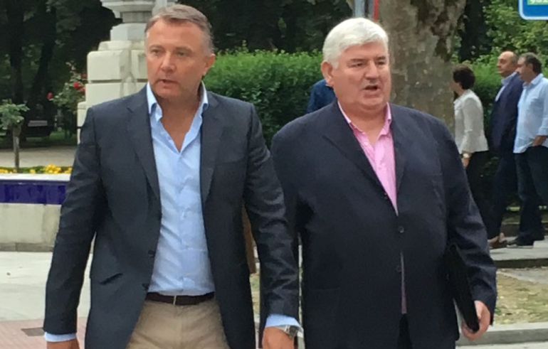 Pablo Taboada (izda.) y Fernando Pensado (der.) antes de entrar al juzgado de Lugo Pablo Taboada (izda.) y Fernando Pensado (der.) antes de entrar al juzgado de Lugo