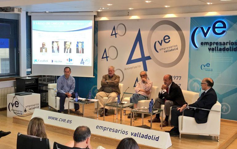 Mesa redonda con Manuel Soler, Tomás Rodríguez Bolaños, Javier León de la Riva y Ramiro Ruiz Medrano Mesa redonda con Manuel Soler, Tomás Rodríguez Bolaños, Javier León de la Riva y Ramiro Ruiz Medrano